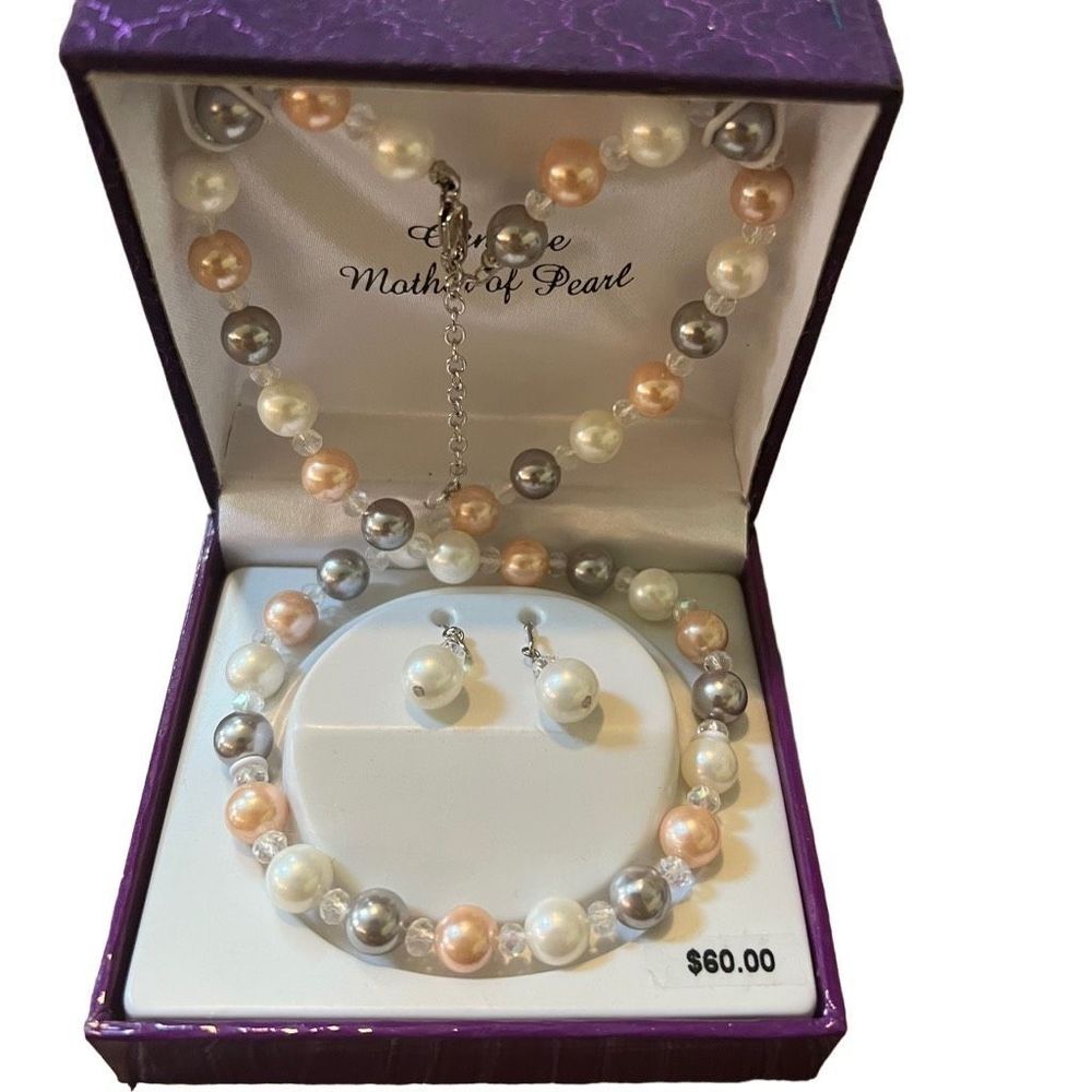 Mother of Pearl Necklace and Earring Set